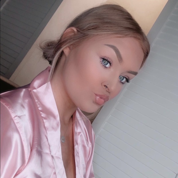 Meet your Posher, Kass - Picture 3 of 4